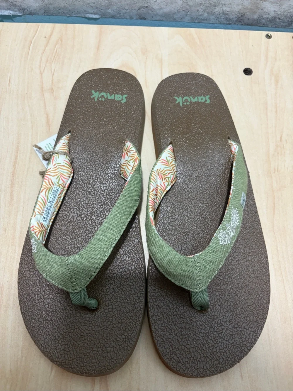 The Sanuk Yoga Paradise II women's flip-flop size women’s 9